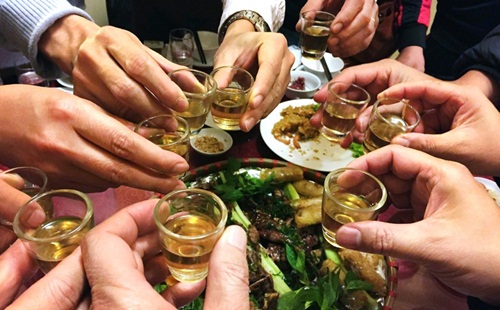 Uống rượu nhiều làm giảm chất lượng tinh binh ở nam giới