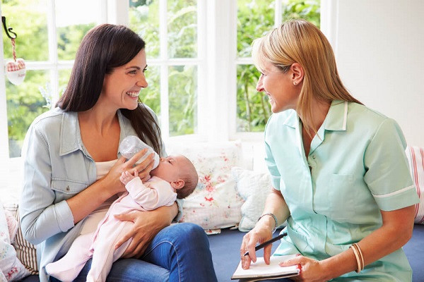 Thu nhập hấp dẫn cho nữ Hộ sinh từ dịch vụ chăm sóc mẹ và bé tại nhà